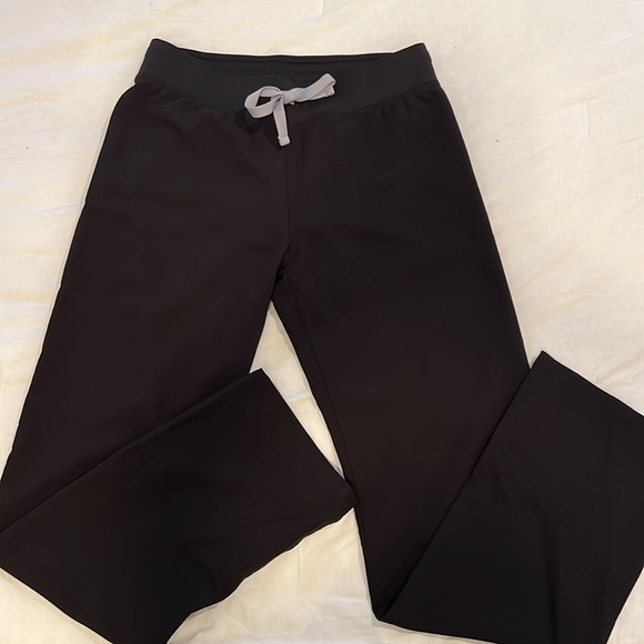 FIGS basic scrub pants - Picture 4 of 6